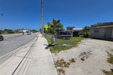 Casa en alquiler en Miami, Florida, 3 dormitorios, 112.88 m2 № 2074094 - foto 2