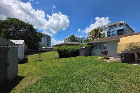 Casa en alquiler en Miami, Florida, 3 dormitorios, 112.88 m2 № 2074094 - foto 4