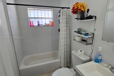 Casa en alquiler en Miami, Florida, 3 dormitorios, 112.88 m2 № 2074094 - foto 15