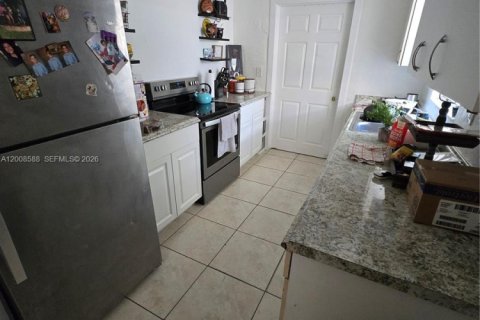 Casa en alquiler en Miami, Florida, 3 dormitorios, 112.88 m2 № 2074094 - foto 9