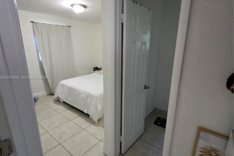 Casa en alquiler en Miami, Florida, 3 dormitorios, 112.88 m2 № 2074094 - foto 21