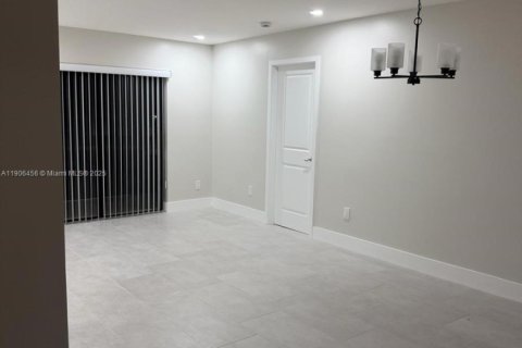 Condominio en venta en Miami, Florida, 3 dormitorios № 1963579 - foto 7