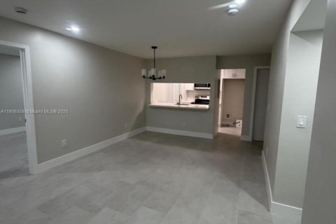 Condominio en venta en Miami, Florida, 3 dormitorios № 1963579 - foto 4