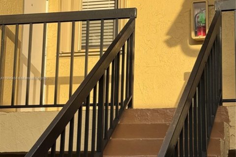 Condominio en venta en Miami, Florida, 3 dormitorios № 1963579 - foto 2