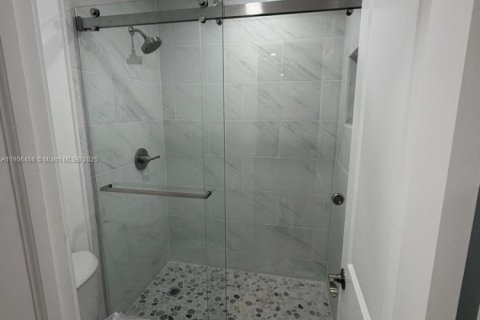 Condominio en venta en Miami, Florida, 3 dormitorios № 1963579 - foto 14