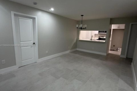 Condominio en venta en Miami, Florida, 3 dormitorios № 1963579 - foto 3