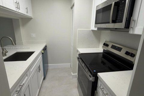 Condominio en venta en Miami, Florida, 3 dormitorios № 1963579 - foto 9