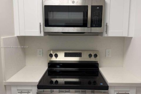 Condominio en venta en Miami, Florida, 3 dormitorios № 1963579 - foto 11