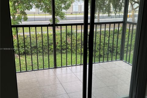 Condominio en venta en Miami, Florida, 3 dormitorios № 1963579 - foto 23