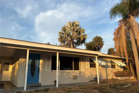 House in Lake Wales, Florida 2 bedrooms, 138.8 sq.m. № 2098225