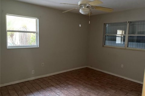 House in Lake Wales, Florida 2 bedrooms, 138.8 sq.m. № 2098225 - photo 6