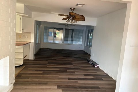 House in Lake Wales, Florida 2 bedrooms, 138.8 sq.m. № 2098225 - photo 4