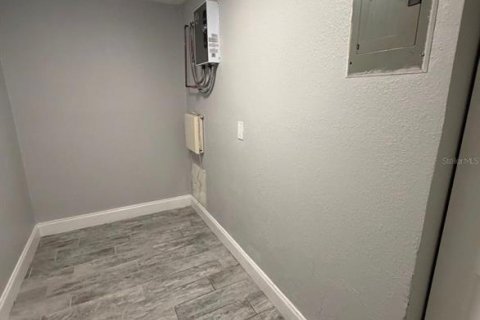 Снять в аренду квартиру в Плант-Сити, Флорида 4 комнаты, 78.97м2, № 2150557 - фото 10