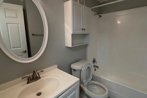 Снять в аренду квартиру в Плант-Сити, Флорида 4 комнаты, 78.97м2, № 2150557 - фото 12