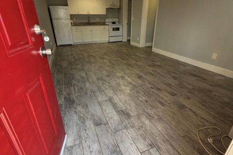 Снять в аренду квартиру в Плант-Сити, Флорида 4 комнаты, 78.97м2, № 2150557 - фото 3