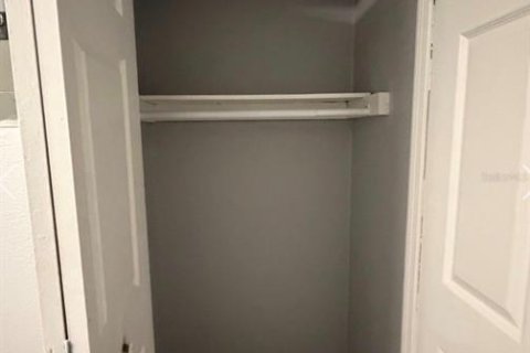 Снять в аренду квартиру в Плант-Сити, Флорида 4 комнаты, 78.97м2, № 2150557 - фото 11
