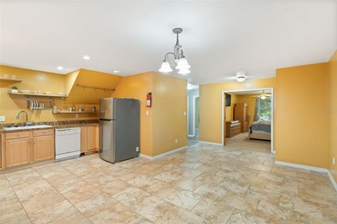 House in Clermont, Florida 5 bedrooms, 301.19 sq.m. № 2152084 - photo 16