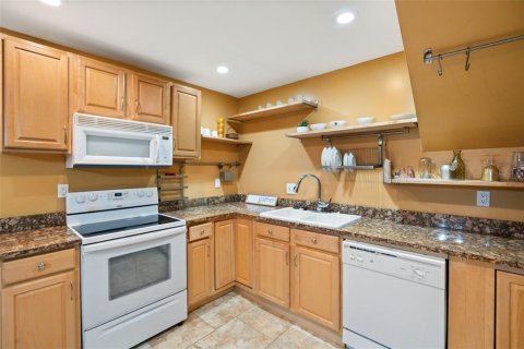 House in Clermont, Florida 5 bedrooms, 301.19 sq.m. № 2152084 - photo 18