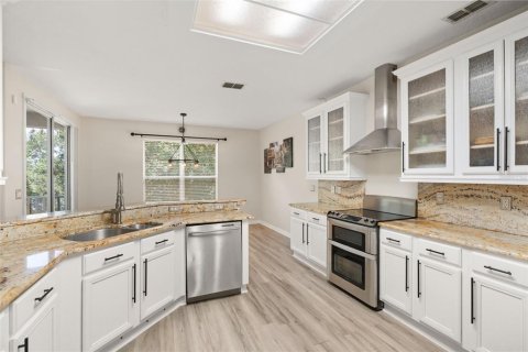 House in Clermont, Florida 5 bedrooms, 301.19 sq.m. № 2152084 - photo 22