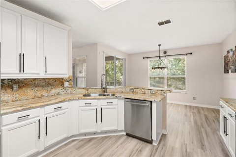House in Clermont, Florida 5 bedrooms, 301.19 sq.m. № 2152084 - photo 21