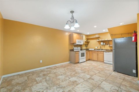House in Clermont, Florida 5 bedrooms, 301.19 sq.m. № 2152084 - photo 15