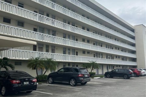 Condo in Aventura, Florida, 1 bedroom  № 2024567 - photo 2