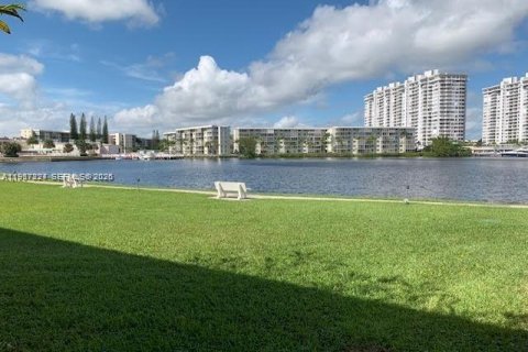 Condo in Aventura, Florida, 1 bedroom  № 2024567 - photo 13