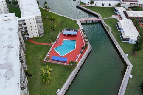 Condo in Aventura, Florida, 1 bedroom  № 2024567 - photo 14