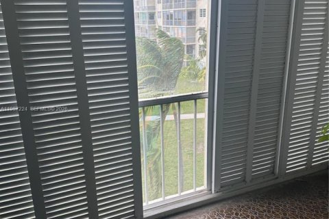 Condo in Aventura, Florida, 1 bedroom  № 2024567 - photo 11