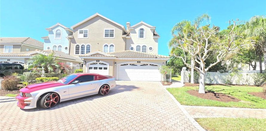 Adosado en Palm Harbor, Florida 4 dormitorios, 304.72 m2 № 1579313
