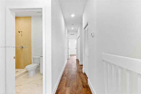 Townhouse in Florida City, Florida 3 bedrooms, 159.88 sq.m. № 2076811 - photo 16