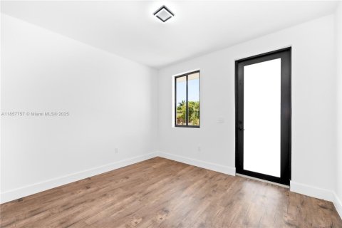 Townhouse in Florida City, Florida 3 bedrooms, 159.88 sq.m. № 2076811 - photo 6