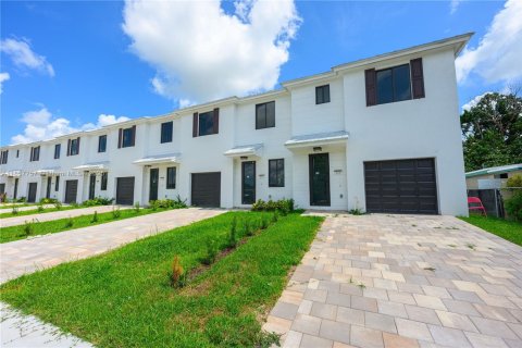 Townhouse in Florida City, Florida 3 bedrooms, 159.88 sq.m. № 2076811 - photo 30