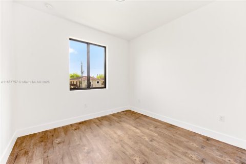 Townhouse in Florida City, Florida 3 bedrooms, 159.88 sq.m. № 2076811 - photo 24