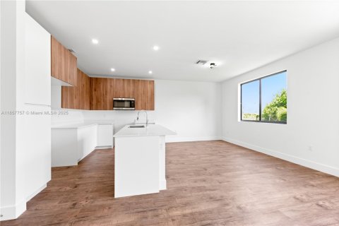 Townhouse in Florida City, Florida 3 bedrooms, 159.88 sq.m. № 2076811 - photo 7