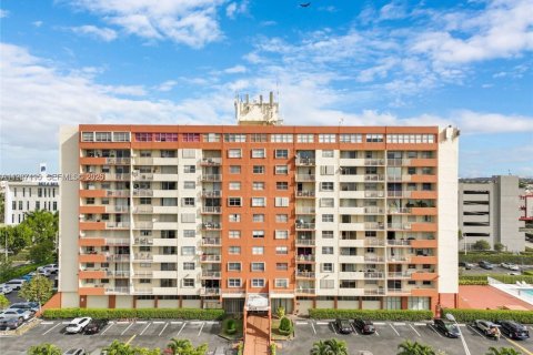 Condo in Hialeah, Florida, 2 bedrooms  № 2029272 - photo 3