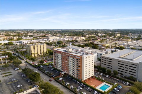 Condo in Hialeah, Florida, 2 bedrooms  № 2029272 - photo 4
