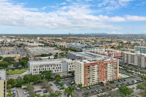 Condo in Hialeah, Florida, 2 bedrooms  № 2029272 - photo 6