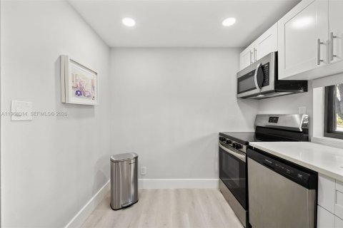 Купить кондоминиум в Санни-Айлс-Бич, Флорида 2 спальни, 83.05м2, № 2025666 - фото 10