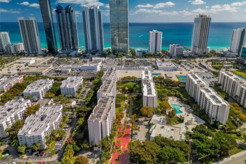 Купить кондоминиум в Санни-Айлс-Бич, Флорида 2 спальни, 83.05м2, № 2025666 - фото 27