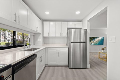 Купить кондоминиум в Санни-Айлс-Бич, Флорида 2 спальни, 83.05м2, № 2025666 - фото 11