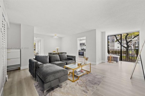 Купить кондоминиум в Санни-Айлс-Бич, Флорида 2 спальни, 83.05м2, № 2025666 - фото 3