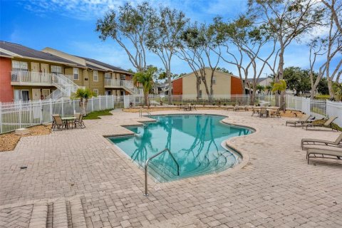 Copropriété à louer à Brandon, Floride: 1 chambre, 55.56 m2 № 2155943 - photo 4