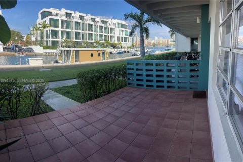 Condo à North Miami Beach, Floride, 1 chambre  № 2090478
