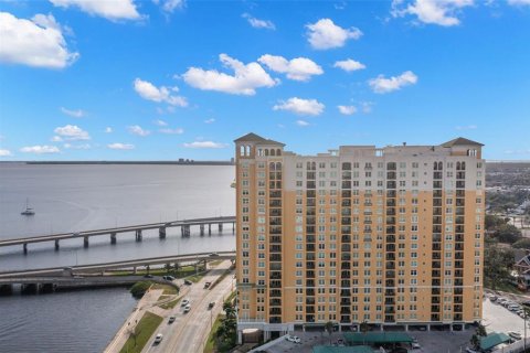 Condo in Tampa, Florida, 2 bedrooms  № 1447413 - photo 1