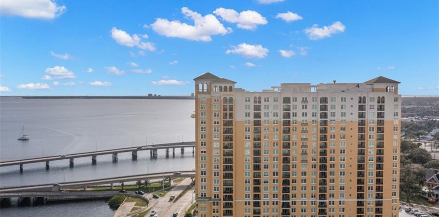 Condo in Tampa, Florida, 2 bedrooms  № 1447413