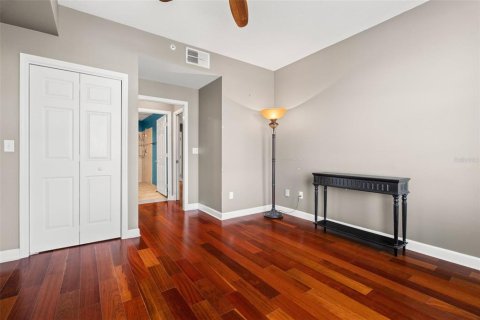 Condo in Tampa, Florida, 2 bedrooms  № 1447413 - photo 13