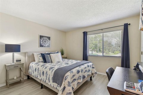 Condo in Dunedin, Florida, 2 bedrooms  № 1908310 - photo 15