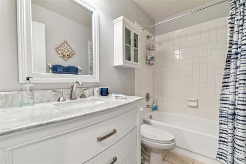 Condo in Dunedin, Florida, 2 bedrooms  № 1908310 - photo 17