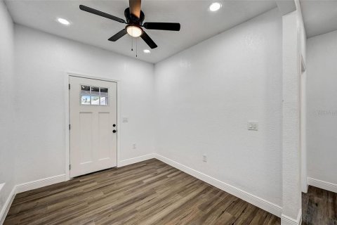 Villa ou maison à louer à Bradenton, Floride: 2 chambres, 56.67 m2 № 2377563 - photo 5